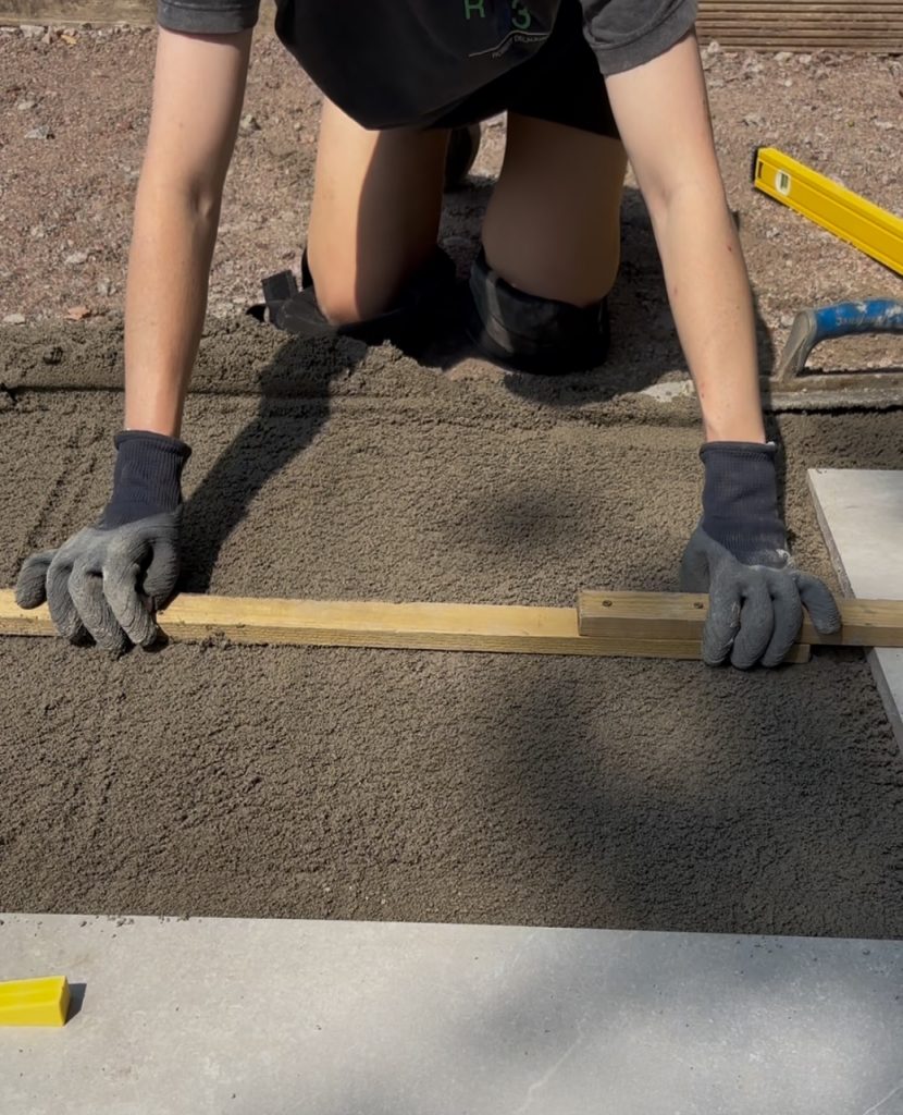 laying diy porcelain patio - mortar bed