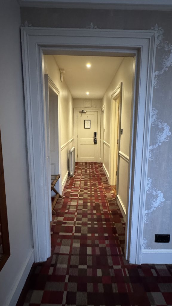 hotel du vin review - hallway in bedroom