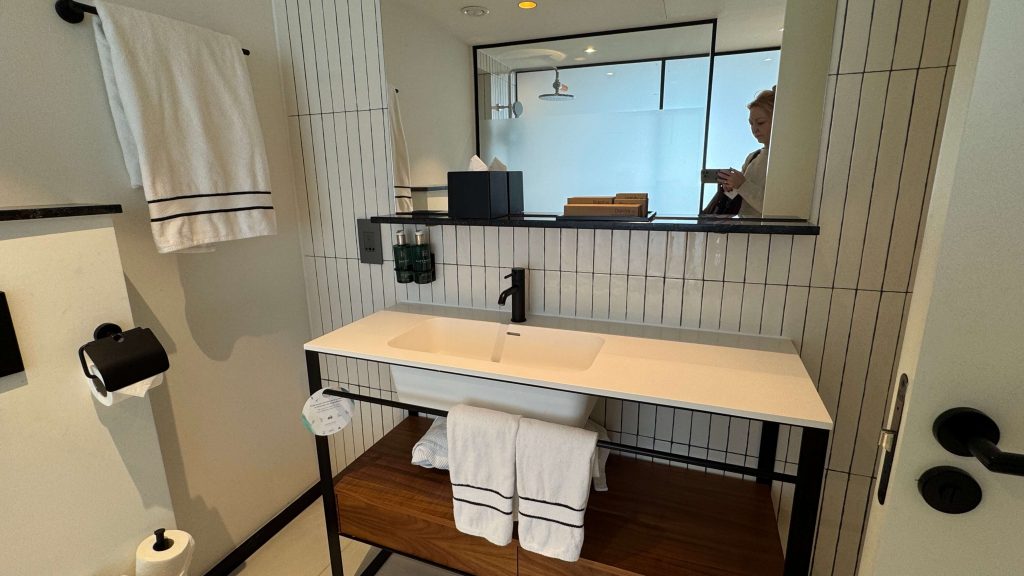 melia white house hotel review - the bathroom