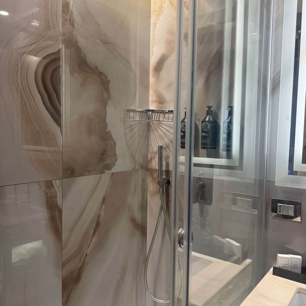 the Tribune Hotel, Rome bathroom