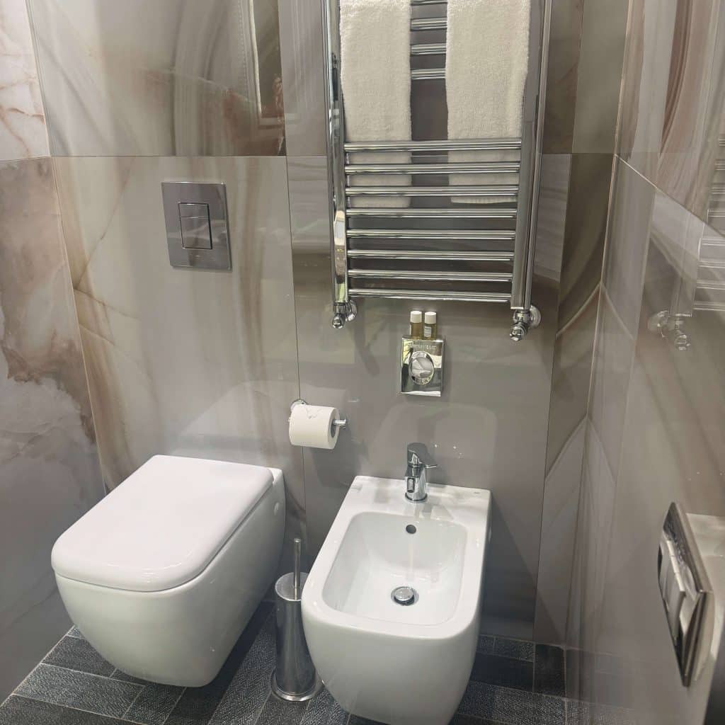 the Tribune Hotel, Rome bathroom