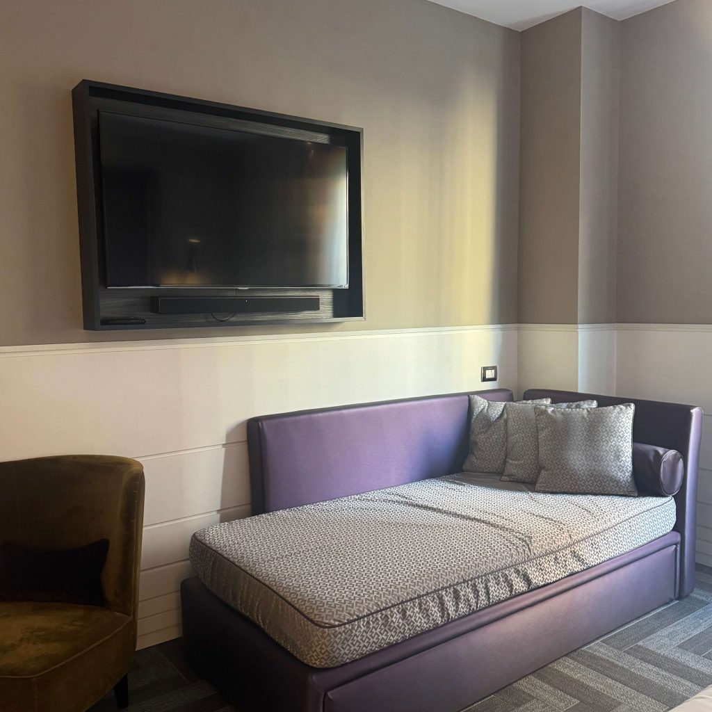 the Tribune Hotel, Rome daybed in family room