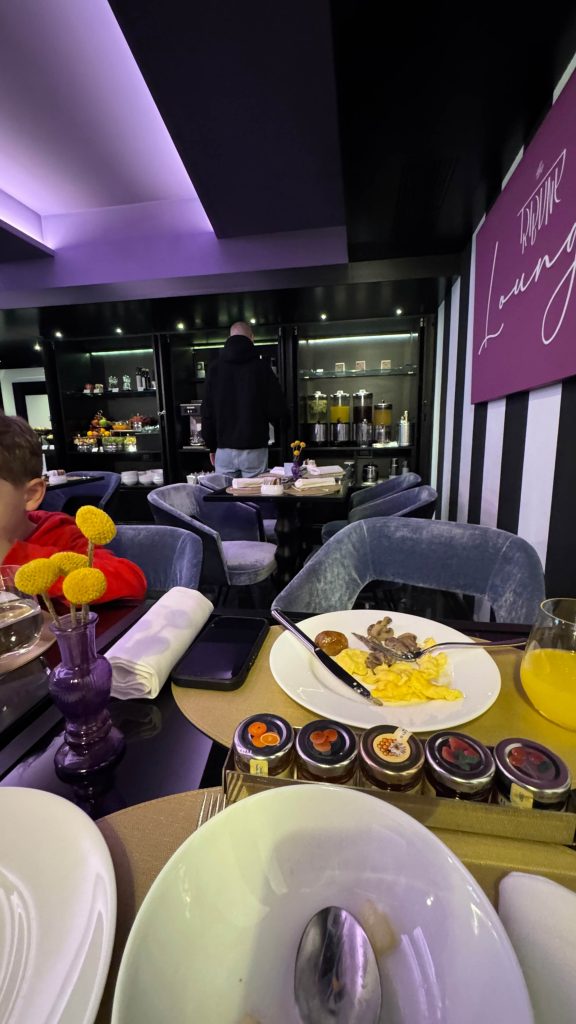 the Tribune Hotel, Rome breakfast room