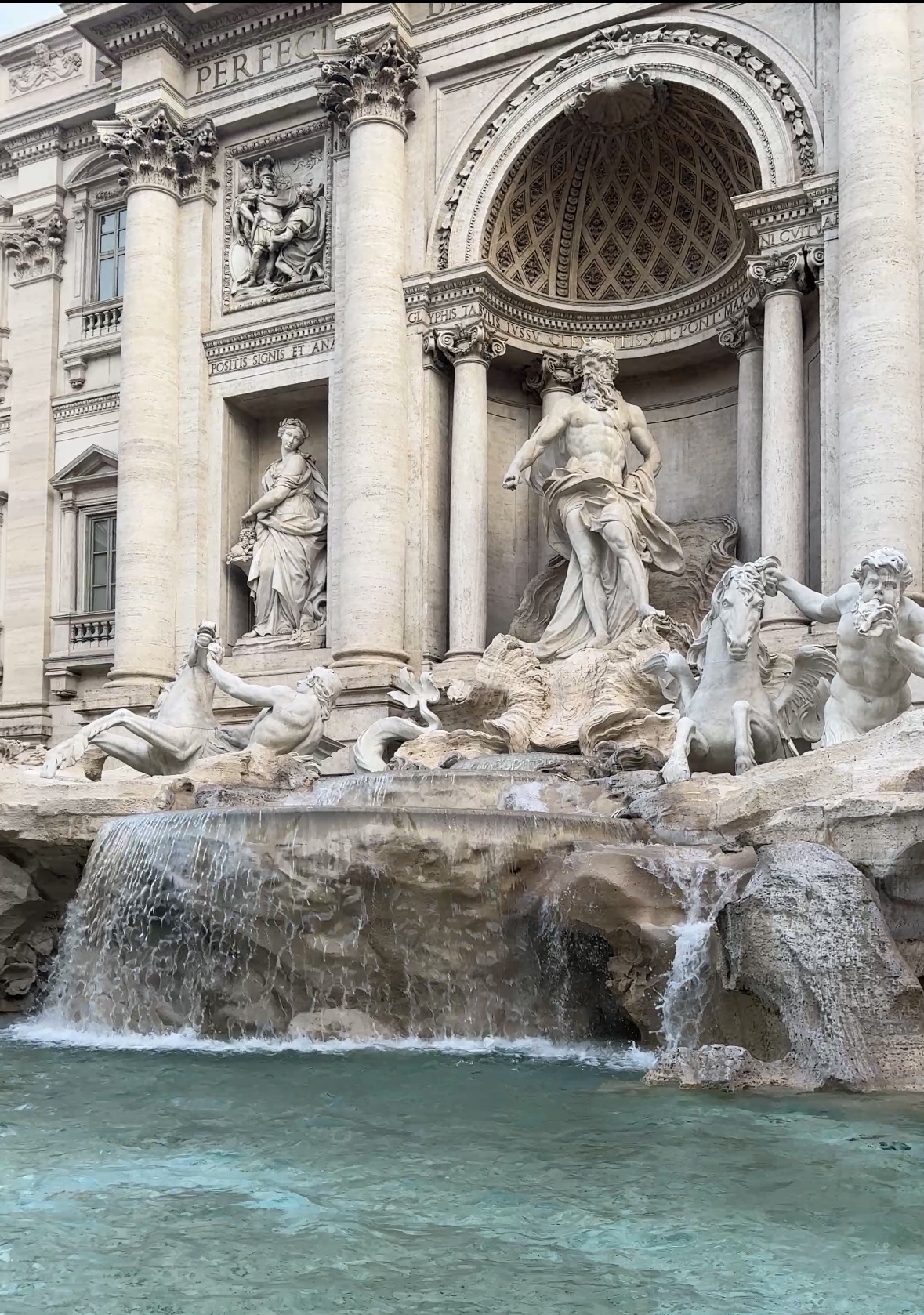 Trevi Fountain Rome tips – why visiting early is absolutely worth it