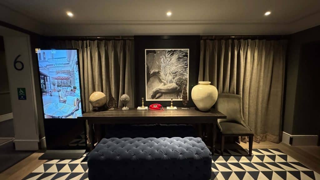 decor in the hallwa kimpton fitzroy