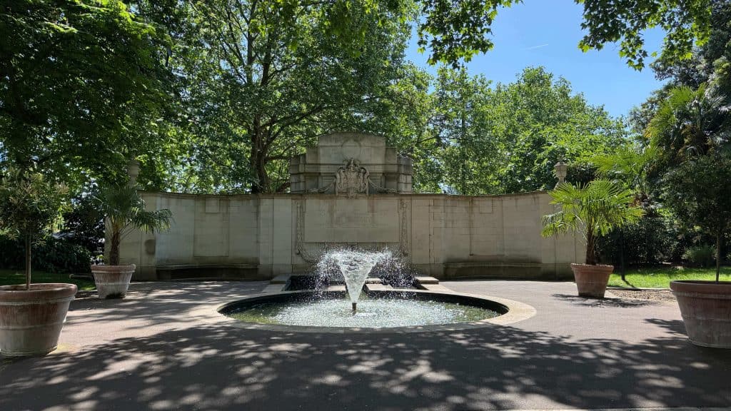 Fountain in Victoria Embankment Gardens