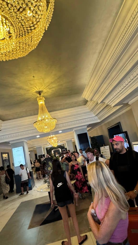 massive queue at check in - the Hilton metropole Brighton review