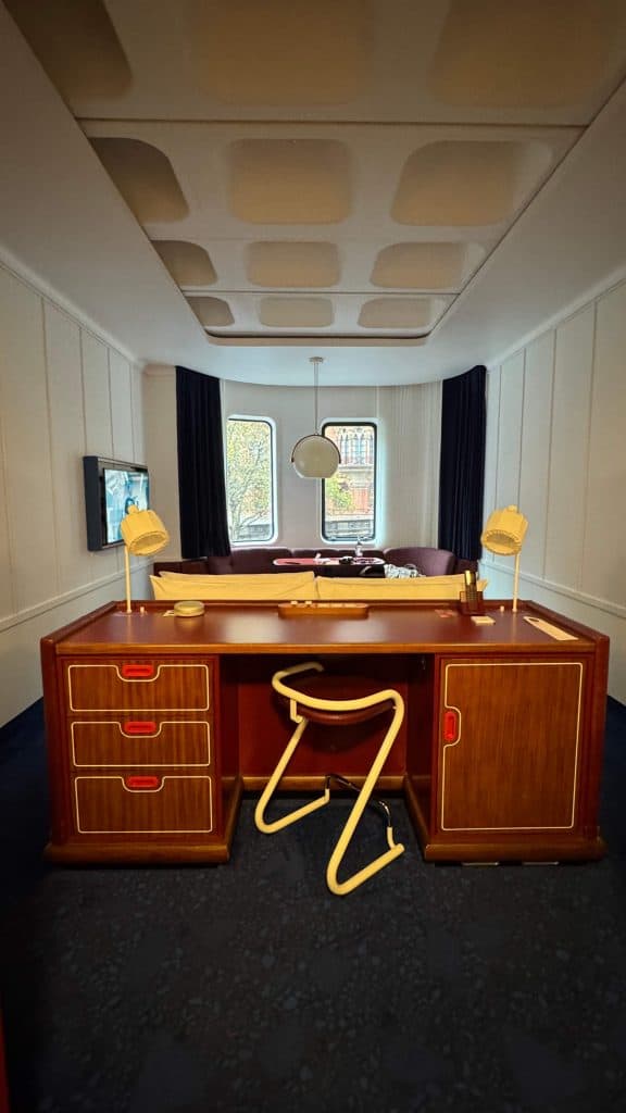 the standard london hotel desk in room