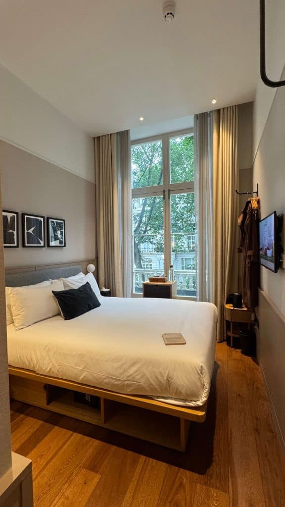 This room is the same class, a small room at the same price point, but the ceilings were twice as high and there was an enormous window which lets in so much natural light.

It just feels light and bright and spacious and airy and not claustrophobic.