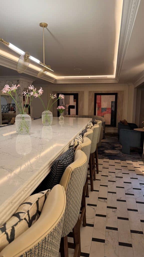 the balcony lounge at the dilly