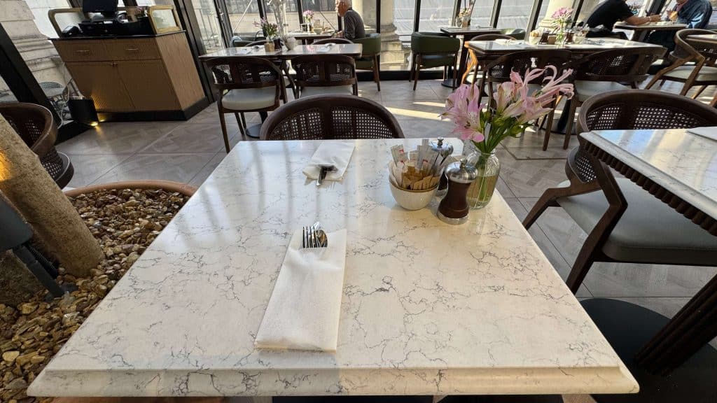 breakfast table 
