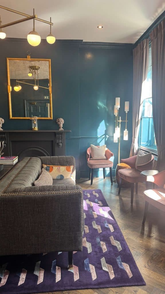 the lounge in dark blue