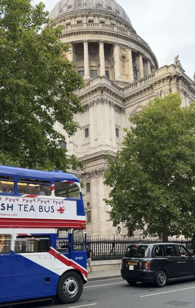 St Paul's Cathedral & london bus